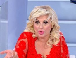 tina cipollari nuovo look capelli colore taglio