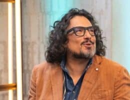 Alessandro Borghese irriconoscibile rasato capelli