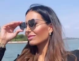 elisabetta gregoraci look reggiseno venezia 79 critiche