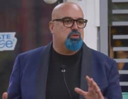 Giovanni Ciacci pizzetto blu motivo GF Vip 7