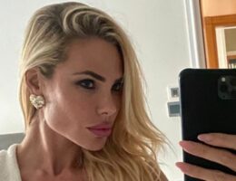 ilary blasi nuovo look critiche mocassini prada prezzo