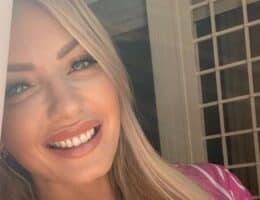 Manila Nazzaro nuovo look capelli taglio biondo