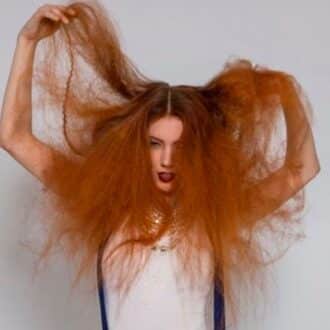 3 soluzioni naturali per il trattamento dei capelli secchi e sfibrati