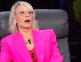 Maria De Filippi Tu sì que vales tailleur giacca rosa marca prezzo