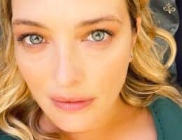 Carolina Crescentini, che taglio: il cambio look improvviso per la direttrice più famosa che c'è