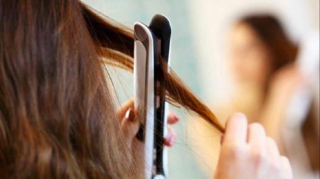 Piastra per capelli: come usarla e 5 consigli per non rovinarti la chioma
