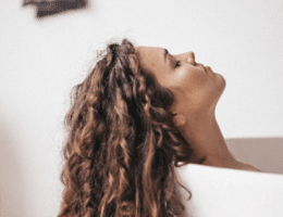 Color touch applicato su chioma castana