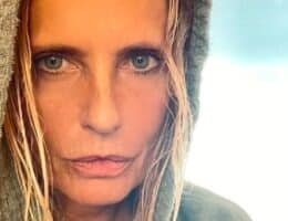 Isabella Ferrari, il taglio per over 50 lo detta lei: sofisticato e casual