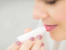 Labbra screpolate bye bye: ecco 10 balsami pazzeschi (e che non costano una follia)