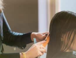 Prendersi cura dei propri capelli in primavera è assolutamente consigliato per mantenere un aspetto sano e curato e prepararsi all’arrivo dell’estate.