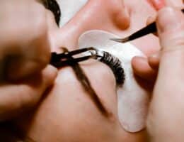 Extension ciglia per un effetto clumpy