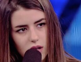 Federica Carta Amici nuovo look capelli