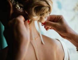 Come riprodurre lo chignon basso