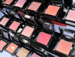 Guida per scegliere il colore perfetto di blush