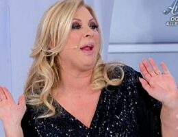 tina cipollari look make up critiche