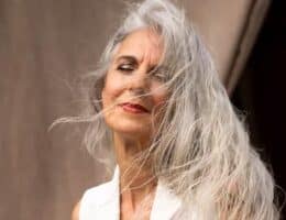 Il trattamento idratante per i capelli che deterge ed esfolia