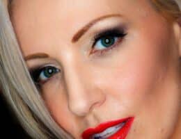 Come truccare gli occhi incappucciati