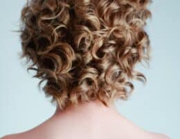 Acconciature capelli corti estate 2023