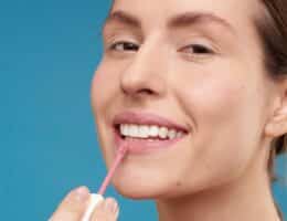 Come volumizzare le labbra con il gloss