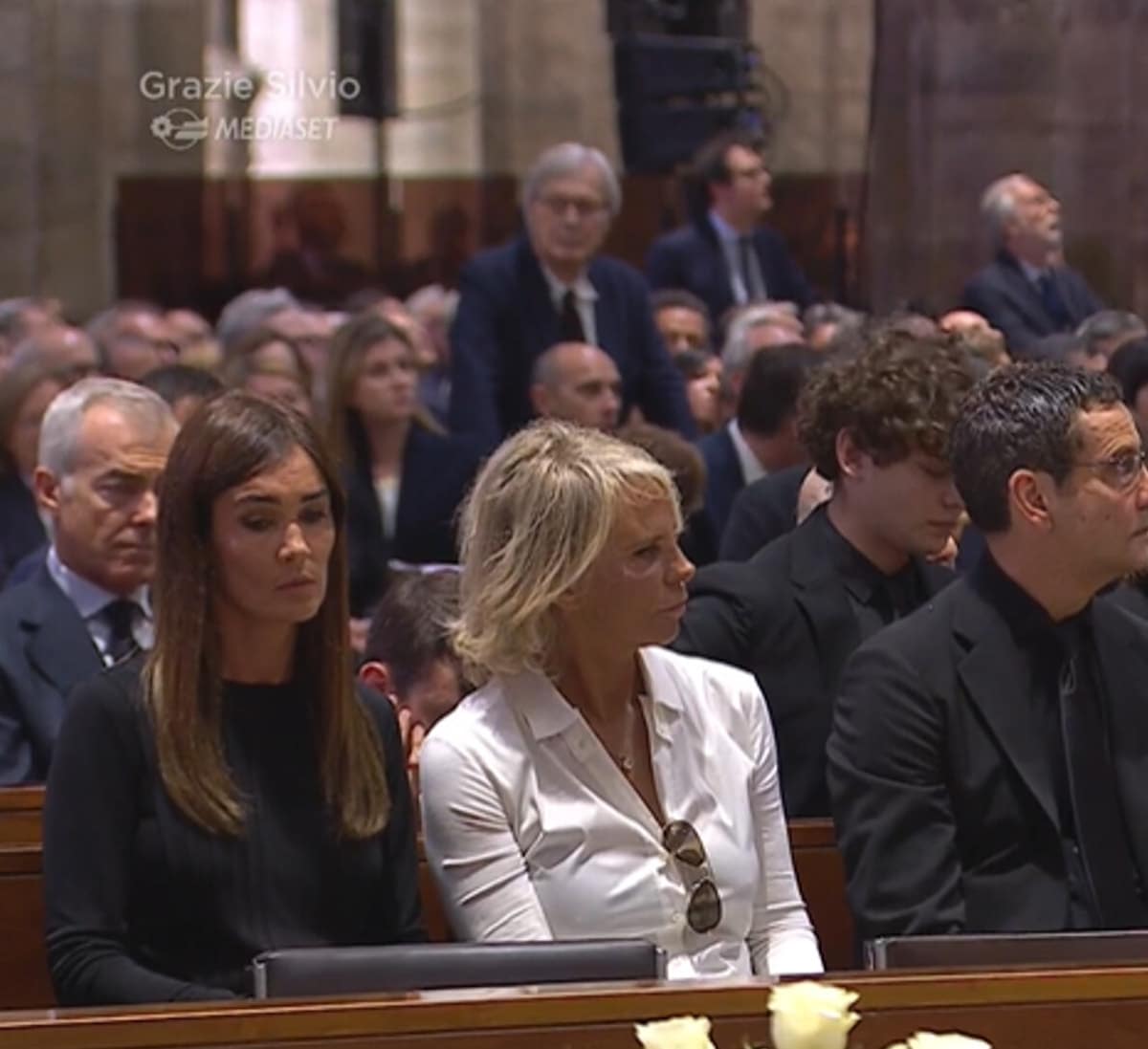Maria De Filippi irriconoscibile al funerale di Silvio Berlusconi: foto