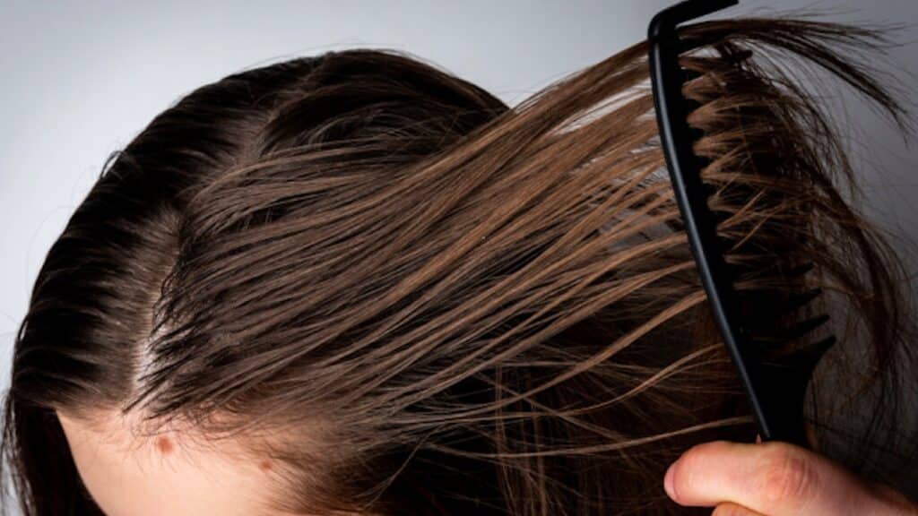 No Shampoo: cosa succede se non laviamo i capelli per una settimana?