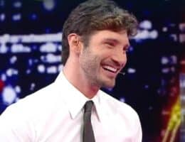 stefano de martino nuovo look capelli
