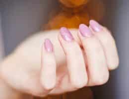 Come replicare le unghie in stile barbiecore