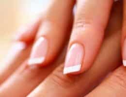 5 alimenti che possono rendere le tue unghie più forti e sane