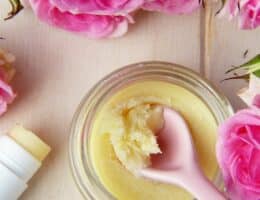 Burrocacao in stick o balsamo da spalmare con le dita