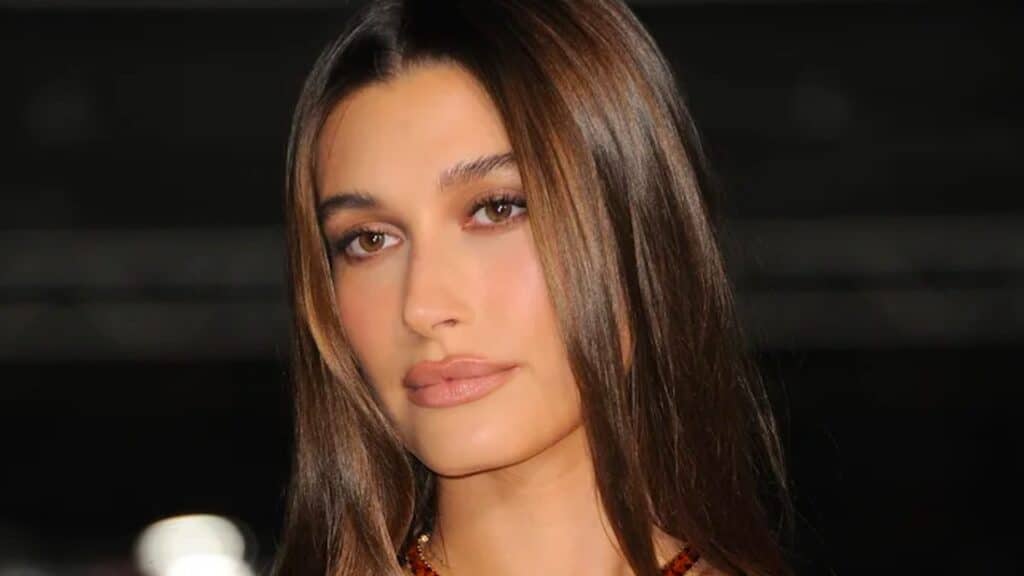 'Glass Hair', lo stile liscio e lucente che va di moda in questo momento