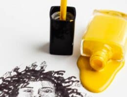 Smalto giallo per dipingere