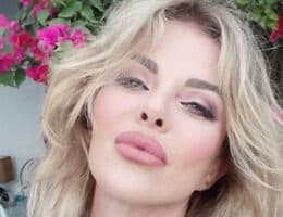 alba-parietti-lato-b-critiche