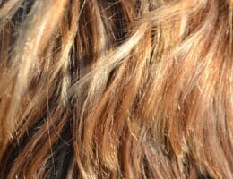 Capelli biondi molto luminosi