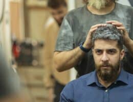 Capelli sale e pepe da uomo