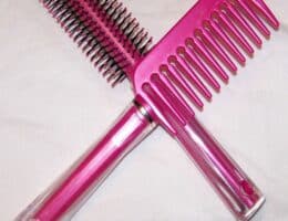 Pettine e spazzola per i capelli