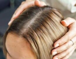 Questo trucco alla piega dei capelli cambierà il tuo intero viso