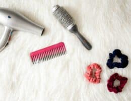 Spazzola e phon: gli strumenti per la piega