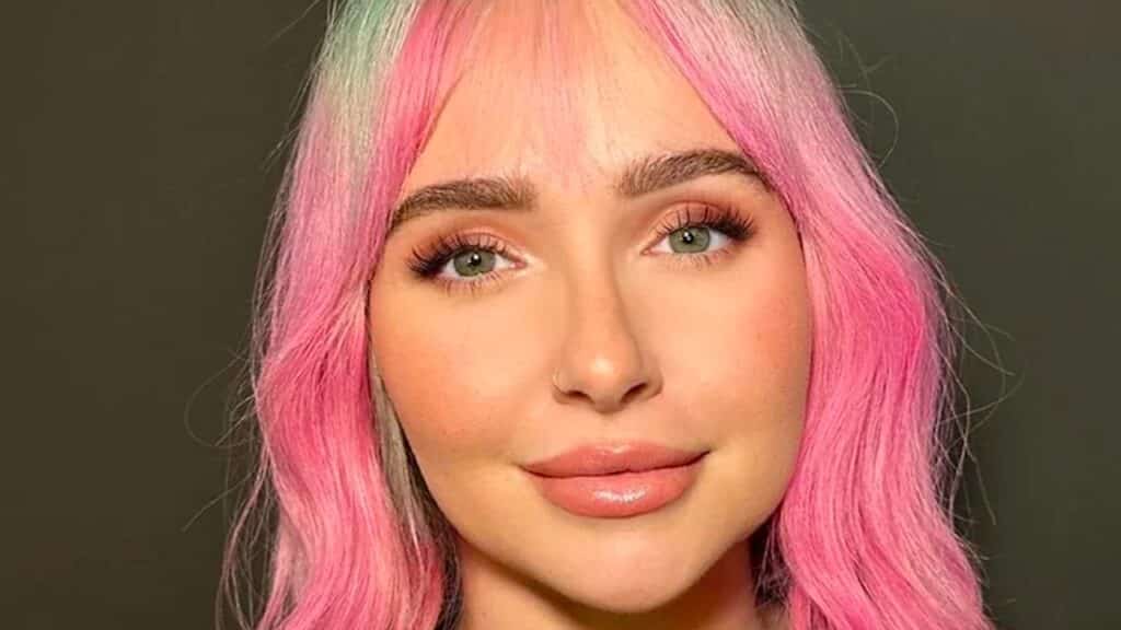 Capelli color anguria, il trend di cui non sapevamo di avere bisogno