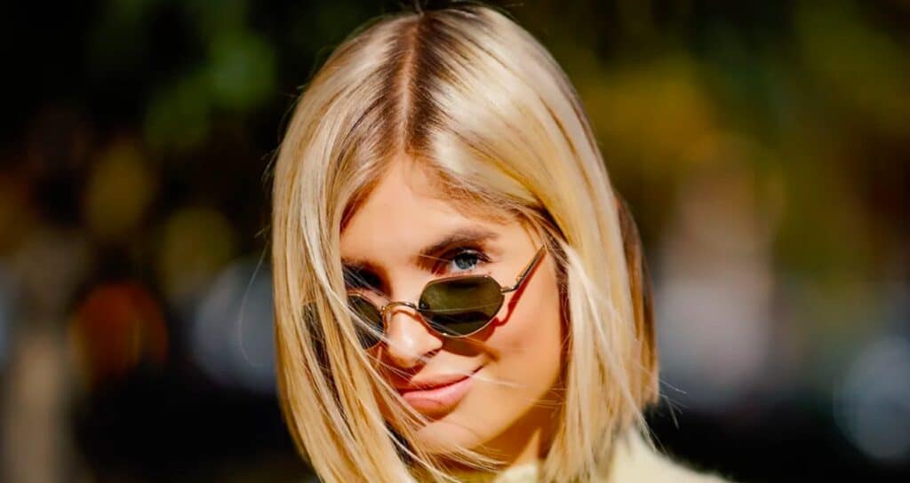 Perché i capelli "expensive-blonde" sono di tendenza per il 2023