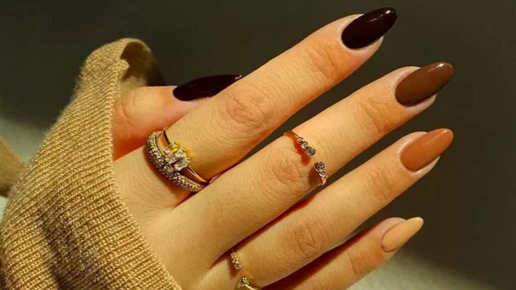 Manicure autunno 2023, la scala di colori è elegante e mai banale