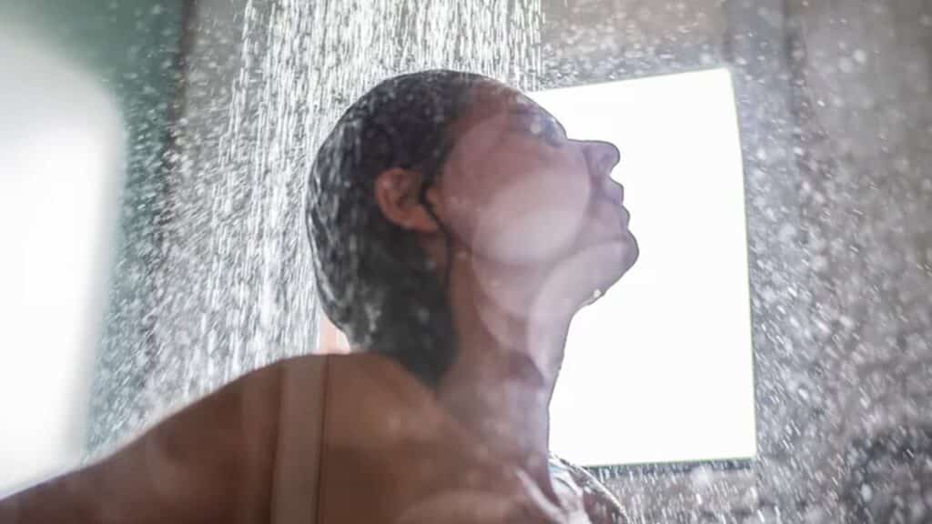 Lavare i capelli una volta alla settimana è poco?