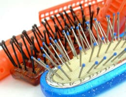 spazzole-per-capelli-differenti-close-up