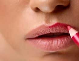 Trucco labbra: va di moda la "double lip line". Che cos'è e come si fa