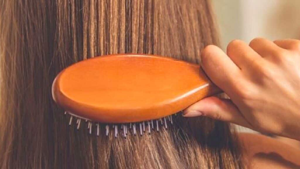 Capelli che sembrano sporchi, come e quanto pulire le spazzole alla perfezione