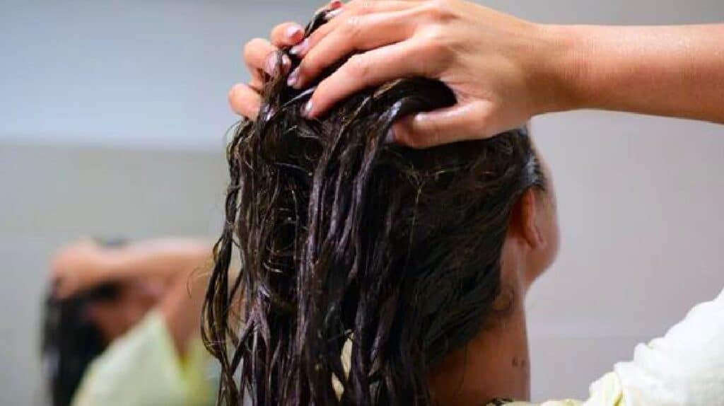 Dieci maschere idratanti 2024 top per capelli secchi