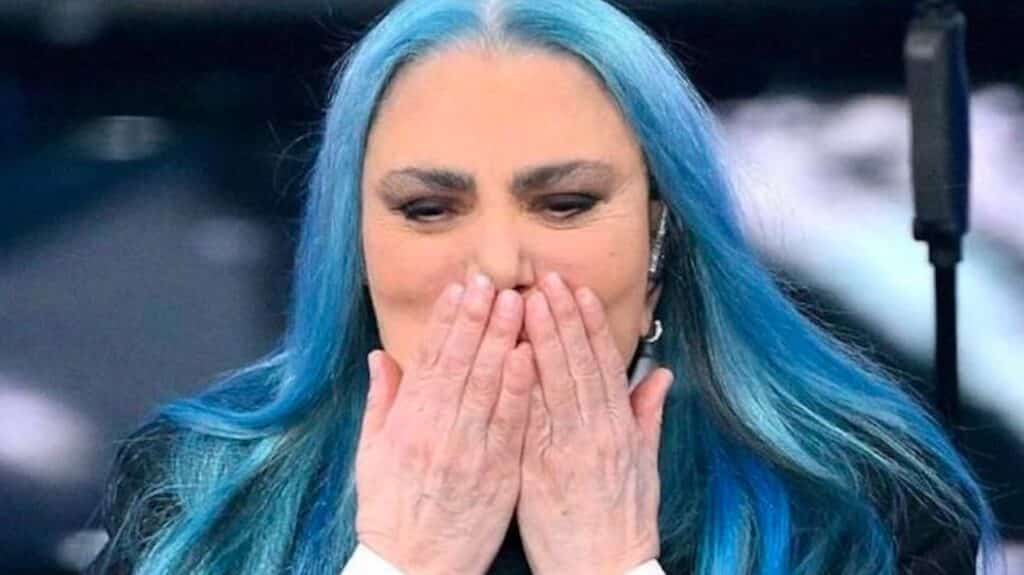 Capelli colorati su donne over 70: il blu-Bertè è da standing ovation