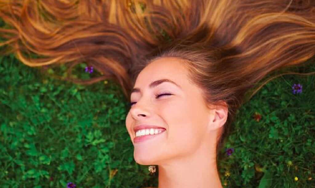 Come avere capelli sani con il CBD: nutrimento tutto naturale
