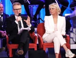 maria-de-filippi-dedicato-a-maurizio-costanzo-look
