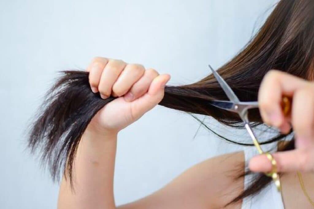 Ogni quanto dovremmo tagliare i capelli? I consigli degli hairstylist e tutto quello che c'è da sapere