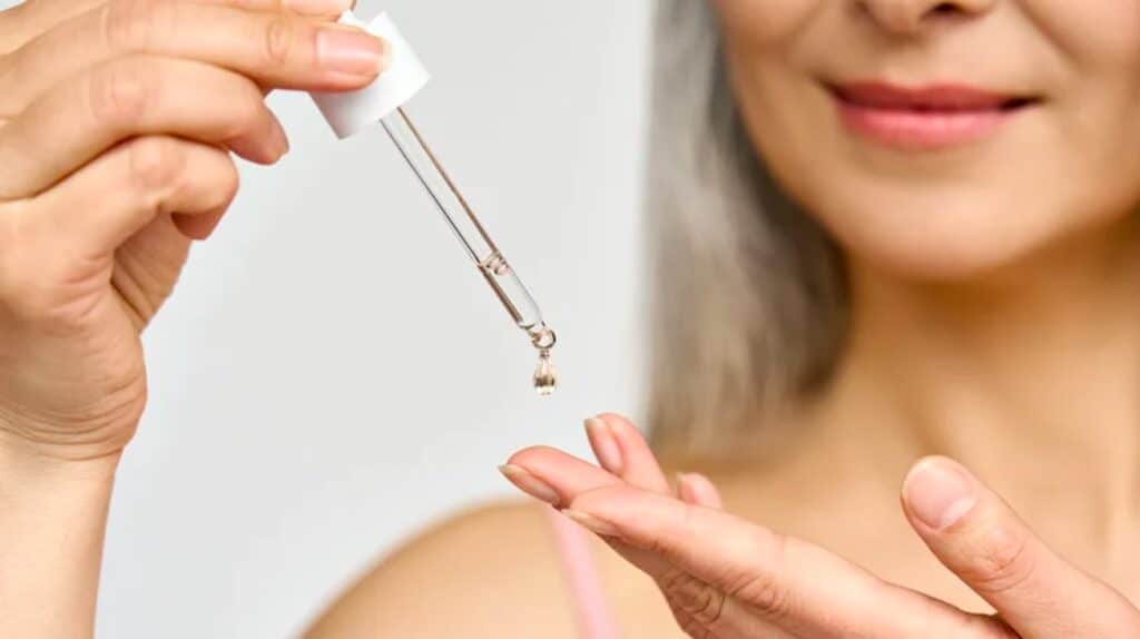 Olio di Amla, cosa dicono i tricologi sui benefici e su come si applica